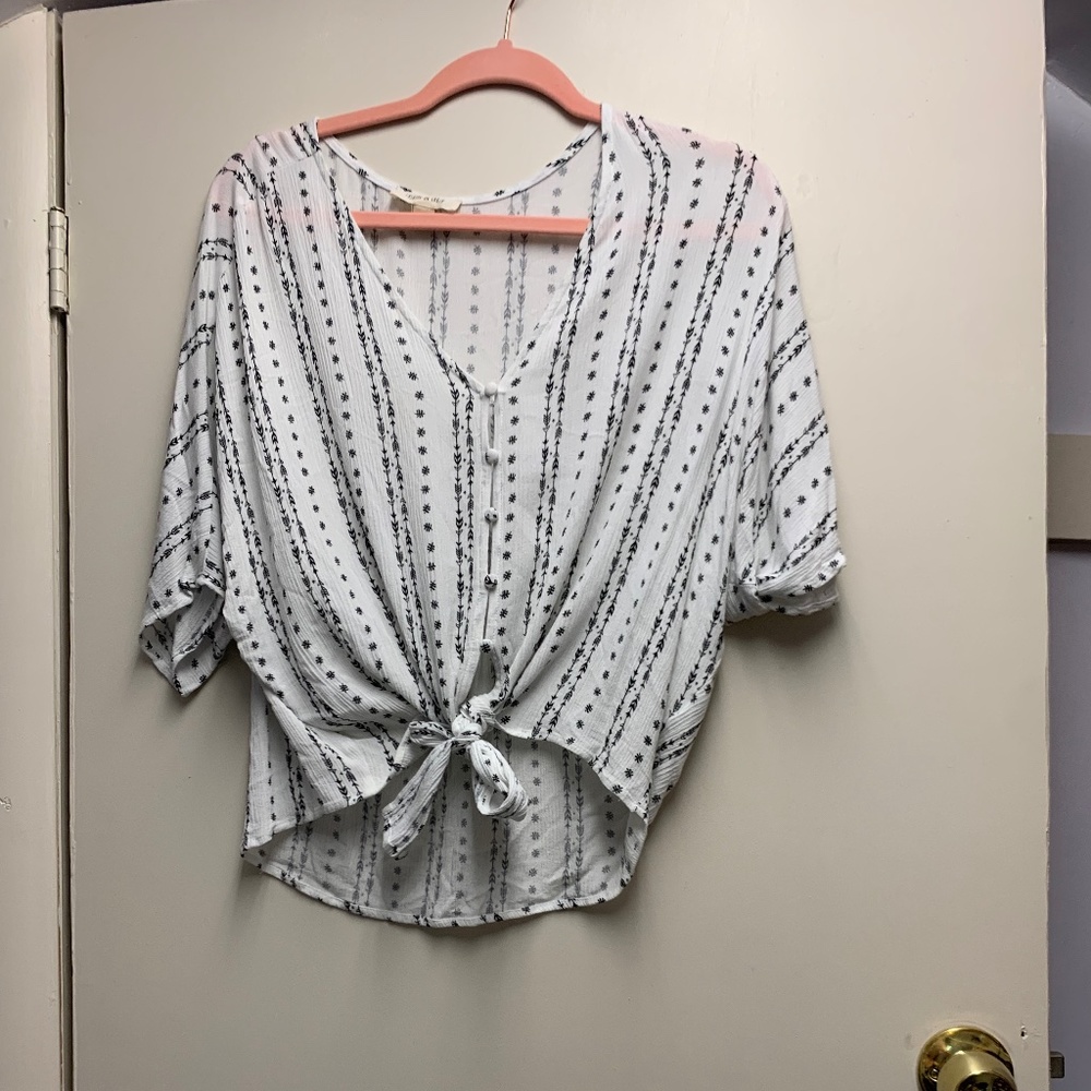 Black and white bottom down tie front top nanamacs